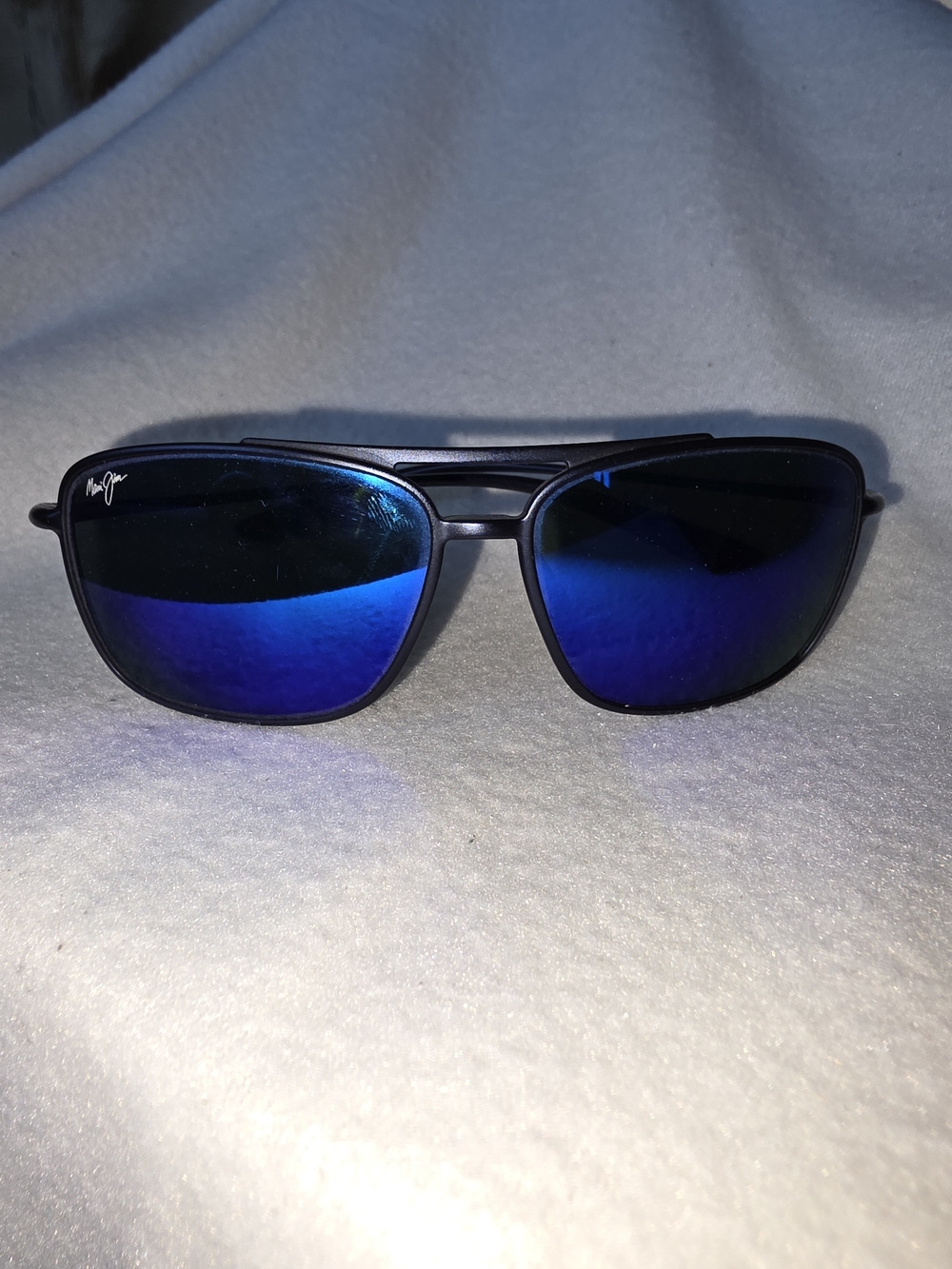Maui Jim Kaupo Gap sunglasses featuring a matte black frame with blue mirrored